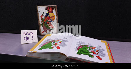 Model Fifi Anicah Art Exhibition, London, Großbritannien, 29. Juli 2019. Quelle: Alamy News Stockfoto