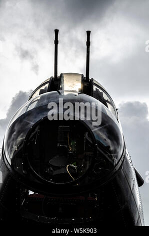 Canadian Warplane Heritage Museum Avro Lancaster FM 213, auch bekannt als die Mynarski Lancaster. Fraser Nash Nase Revolver und Bombe aimers Position Stockfoto