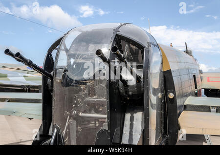 Canadian Warplane Heritage Museum Avro Lancaster FM 213, auch bekannt als die Mynarski Lancaster. Hintere Revolver mit Gewehren. Stockfoto