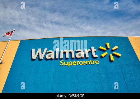 Toronto, Canada-June 19, 2019: Walmart ist der größte Einzelhändler der Welt. Walmart hat Kanada auf mehr als 400 Filialen bundesweit, die mehr gewachsen. Stockfoto