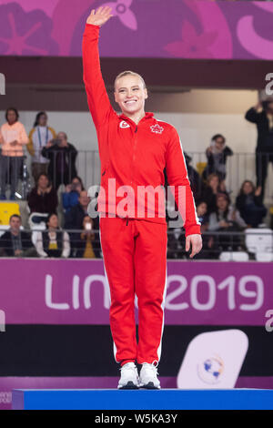 Lima, Peru. 29. Juli, 2019. Ellie Schwarz von Kanada begrüßt der Masse nach dem Gewinn der Goldmedaille bei den Panamerikanischen Spielen künstlerischen Gymnastik Frauen rund um Finale bei Polideportivo Villa El Salvador in Lima, Peru. Daniel Lea/CSM/Alamy leben Nachrichten Stockfoto