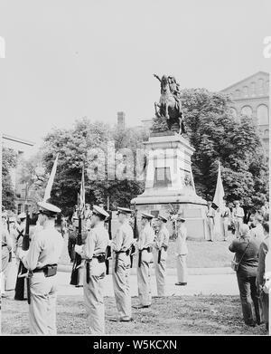 Zeremonie an der Statue von South American Patriot San Martin in Washington, DC Präsident Truman ist nicht an den Zeremonien. Dieses Foto zeigt Soldaten vor der Statue. Stockfoto