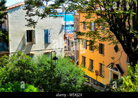 Die Stadt Cannes in Frankreich. Schöne Straßen und Gebäude der Altstadt in der Provence Stockfoto