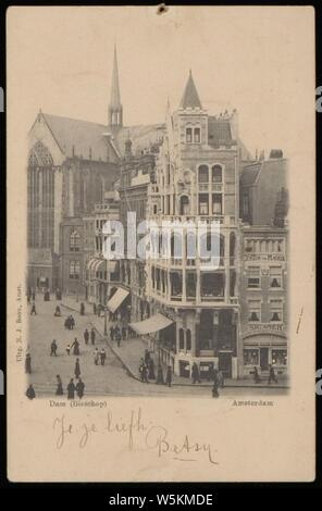 Dam, gezien naar de Nieuwe Kerk met Dsub het Damrak. Uitgave N.J. Boon, Amsterdam. Stockfoto