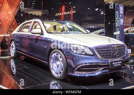 ---- Ein Maybach S 680 zweifarbige Mercedes-Benz ist auf dem Display während der 18. Internationalen Automobil- Ausstellung in Shanghai, die auch als Auto bekannt Stockfoto