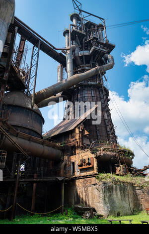 Die historische Carrie Hochofen, jetzt verlassen, Teil der Carnegie's Pittsburgh Stahlwerke in Homestead (Pittsburgh), Pennsylvania, USA Stockfoto