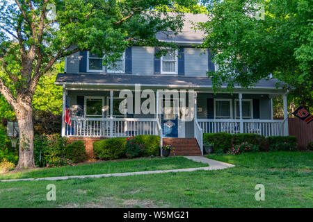 Mittelklasse Zweistöckiges Holz home Stockfoto