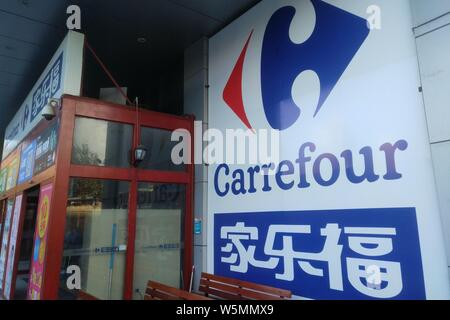 ---- Blick auf einen Carrefour-supermarkt in Peking, China, 9. Oktober 2018. Gome Retail Holdings und der Französischen Supermarktkette Carrefour nimmt Arbeit auf Stockfoto