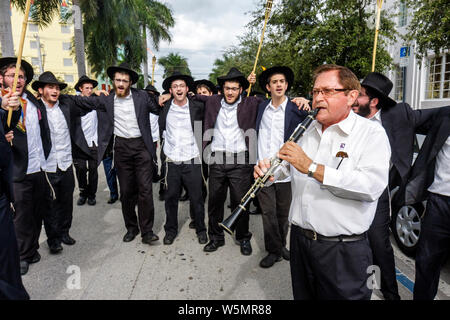 Miami Beach Florida, Fertigstellung des Jüdischen Museums von Florida, neue Sefer Torah, orthodoxer Jude, Studenten Chabad Lubavitch, chassidische Religion, Tradition, Juda Stockfoto