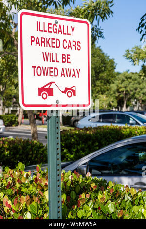 Fort Ft. Lauderdale Florida, Coral Springs, Parkplatz, Schild, Warnung, illegal geparkte Autos werden abgeschleppt, FL091213045 Stockfoto