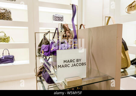 Palm Beach Florida, Worth Avenue, Saks Fifth 5th Avenue, gehoben, Mode, trendy, Luxus, modisch, hochwertig, Kaufhaus, Shopping Shopper Shopper Stockfoto