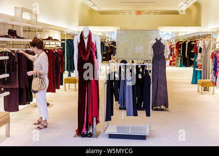 Palm Beach Florida, Worth Avenue, Boutique, Geschäft, Geschäfte, Geschäfte, Bezirk, gehoben, Mode, trendy, Luxus, modisch, High-End, Shopping Shopper Shopper Stockfoto