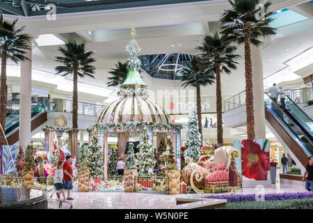 Palm Beach Gardens Florida, The Gardens Mall, Shopping Shopper Shopper Shop Shops Markt Märkte Marktplatz Kauf Verkauf, Einzelhandel Geschäfte Geschäfte Geschäftsleute Stockfoto