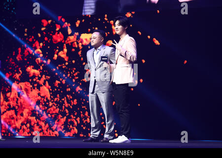 Chinesische Sänger und Schauspieler Lu Han besucht eine Werbeveranstaltung für KONKA in Peking, China, 28. April 2019. Stockfoto