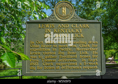 Autobahn Denkmal in Kentucky für 1803 Besuch von Lewis und Clark zu Big Bone Lick versteinerten Knochen für Präsident Thomas Jefferson zu sammeln. Stockfoto