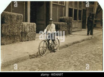 Danville Boten. Der kleinste Junge, Western Union Nr. 5, ist erst zehn Jahre alt, und arbeitet als zusätzliche Junge. Er sagte, daß er im Begriff war, als der Manager erklärte ihm, daß er zu jung war, Stockfoto