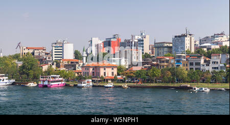 Istanbul, Türkei - 1. Juli 2016: Karakoy kommerziellen Viertel im Stadtteil Beyoglu in Istanbul, Türkei, im nördlichen Teil des Goldenen Ho entfernt Stockfoto