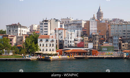 Istanbul, Türkei - 1. Juli 2016: Karakoy. Blick auf die Straße von kommerziellen Viertel im Stadtteil Beyoglu in Istanbul, im nördlichen Teil der G Stockfoto