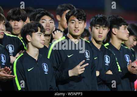 Spieler von Südkorea U 18 Stellen mit ihrer Trophäe nach dem Sieg über China U18 während der Panda Cup International Jugend Fußball Turnier 2019 in Cheng Stockfoto