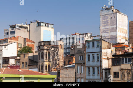 Istanbul, Türkei - 1. Juli 2016: Karakoy Stadtbild, kommerziellen Viertel im Stadtteil Beyoglu in Istanbul, Türkei, im nördlichen Teil der 19. Stockfoto
