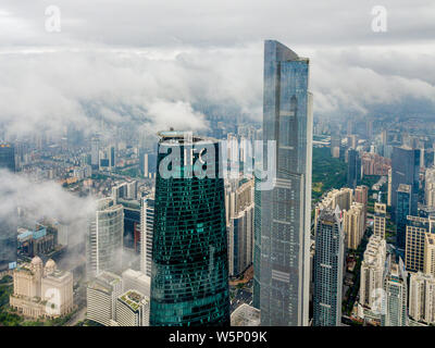 ---- Eine Luftaufnahme der Guangzhou International Finance Center (IFC) und anderen Wolkenkratzer und Hochhäuser der Zhujiang New Town (Pea Stockfoto