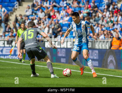 Wu Lei der RCD Espanyol passt den Ball gegen Real Sociedad in der 38. Runde Gleichen während der Liga Saison 2018-2019 in Barcelona, Spanien, 18. Mai Stockfoto