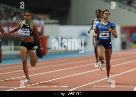 Bahraini Leichtathletik sprinter Salwa Eid Naser, rechts, konkurriert in den 400m Frauen während der iaaf Diamond League Shanghai in Shanghai, China, 18 Ma Stockfoto