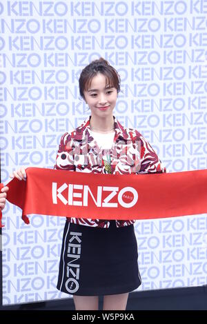 Chinesische Schauspielerin Hu Bingqing besucht eine Werbeveranstaltung für Kenzo in Shanghai, China, 29. Mai 2019. Stockfoto