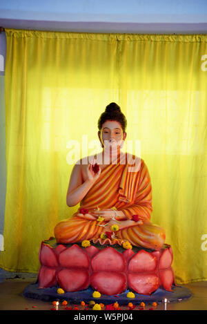 Idol von Buddha Panch Ratna Buddha Vihar Valsad Gujarat Indien Asien Stockfoto