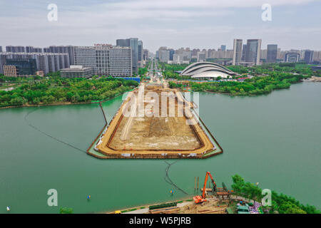 Luftaufnahme des counstruction Website von Swan Lake Tunnel in Hefei, Provinz Anhui, China 27. April 2019. Stockfoto