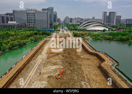 Luftaufnahme des counstruction Website von Swan Lake Tunnel in Hefei, Provinz Anhui, China 27. April 2019. Stockfoto