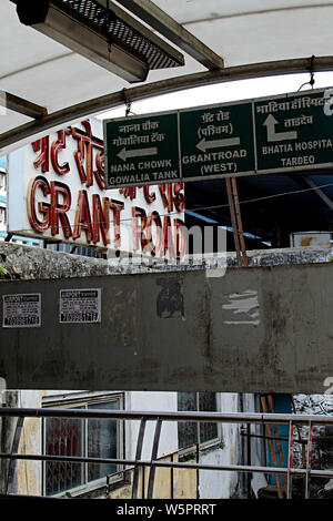 Der Bahnhof Grant Road Mumbai Maharashtra Indien Asien Stockfoto