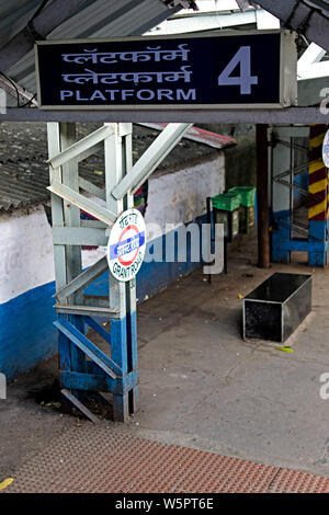 Der Bahnhof Grant Road Mumbai Maharashtra Indien Asien Stockfoto