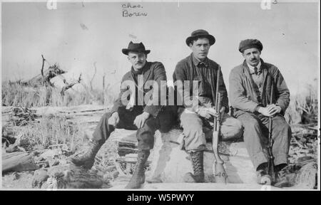 Von links nach rechts: Karl D. Boren, Gerichtsreporter, Portland, Oregon; Alex Guthrie; Bowman (Krankenhaus geordnet). Stockfoto