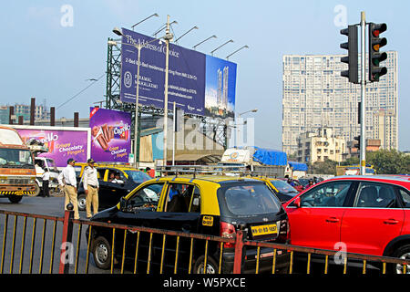 Mahalaxmi Bahnhof Eingang Mumbai Maharashtra Indien Asien Stockfoto