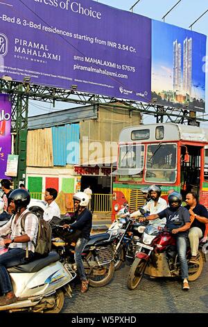 Mahalaxmi Bahnhof Eingang Mumbai Maharashtra Indien Asien Stockfoto