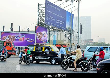 Mahalaxmi Bahnhof Eingang Mumbai Maharashtra Indien Asien Stockfoto