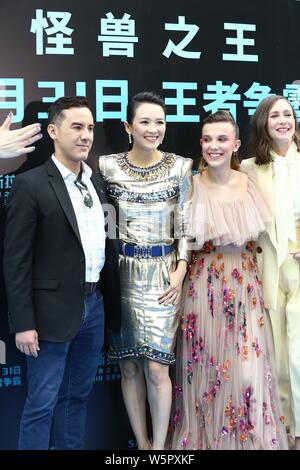 (Von links) amerikanischer Filmregisseur und Produzent Michael Dougherty, chinesische Schauspielerin Zhang Ziyi, englische Schauspielerin und Model Millie Bobby Brown, und Ameri Stockfoto