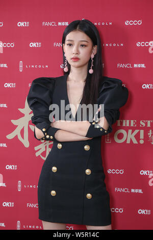 Chinesische Schauspielerin Sun Yi stellt, als sie auf dem roten Teppich für die Preisverleihung durch OK organisierte kommt! Magazin in Peking, China, 28. Mai 2019. Stockfoto
