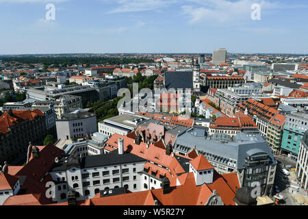 Leipzig, Deutschland. 25. Juli, 2019. Blick vom Turm des Neuen Rathaus in der Innenstadt von Leipzig mit der Thomaskirche am Thomaskirchhof. Foto: Jens Kalaene/dpa-Zentralbild/dpa/Alamy leben Nachrichten Stockfoto