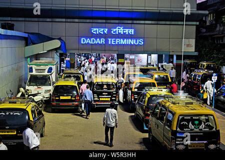 Dadar Bahnhof Terminus Eingang Mumbai Maharashtra Indien Asien Stockfoto