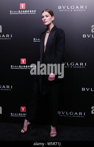 Englische Schauspielerin Rosamund Pike nimmt an der Eröffnungsfeier für Bvlgari hohe Schmuck Ausstellung während der 22 Shanghai International Film Festival (S Stockfoto