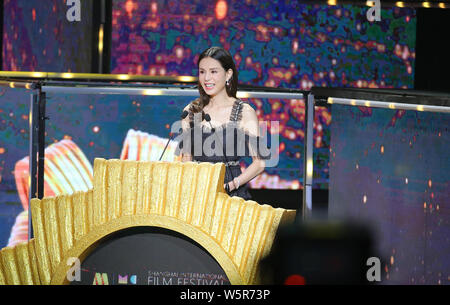 Hong Kong Schauspielerin Carman Lee nimmt an der China Film Channel Medien Einheit Preisverleihung der 22. Shanghai International Film Festival (SIFF 20. Stockfoto