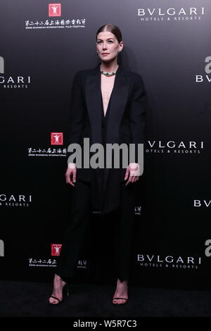 Englische Schauspielerin Rosamund Pike nimmt an der Eröffnungsfeier für Bvlgari hohe Schmuck Ausstellung während der 22 Shanghai International Film Festival (S Stockfoto