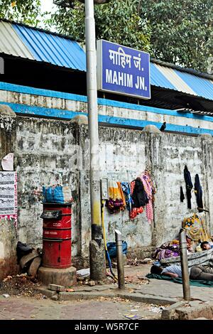 Mahim Junction Railway Station Road Mumbai Maharashtra Indien Asien Stockfoto