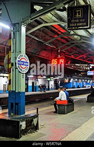 Mahim Junction Railway Station Road Mumbai Maharashtra Indien Asien Stockfoto