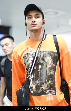 NBA-Star Kyle Kuzma von Los Angeles Lakers kommt an der Shanghai Hongqiao International Airport nach der Landung in Shanghai, China, 12. Juni 2019. Stockfoto