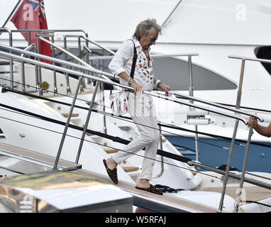 Portofino, Ita. 28. Juli 2019. Rod Stewart und Penny Lancaster im Urlaub in Portofino Credit: Unabhängige Fotoagentur/Alamy leben Nachrichten Stockfoto