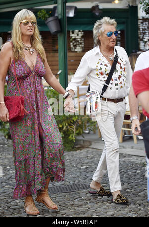 Portofino, Ita. 28. Juli 2019. Rod Stewart und Penny Lancaster im Urlaub in Portofino Credit: Unabhängige Fotoagentur/Alamy leben Nachrichten Stockfoto