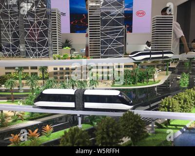 ---- Ein Monorail Bahn Modell der betitelt kyRail' ist in der 3. Welt Intelligence Kongress (WIC) in Tianjin, China, 18. Mai 2019. China" Stockfoto